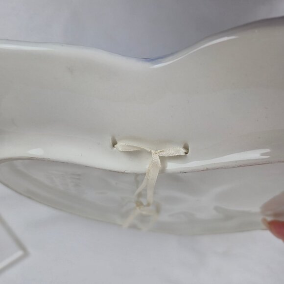 Heart Shaped Glazed Ceramic Plate with Embossed Cherubs - Picture 7 of 16